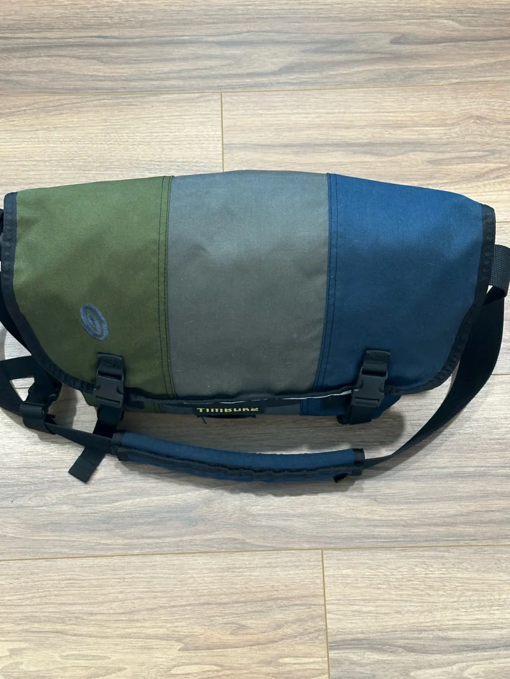 Timbuk2 Messenger Bag in Green/Gray/Blue Size Medium